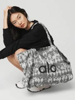 NWT ALO Yoga Gray & White Tie-Dye Canvas Tote